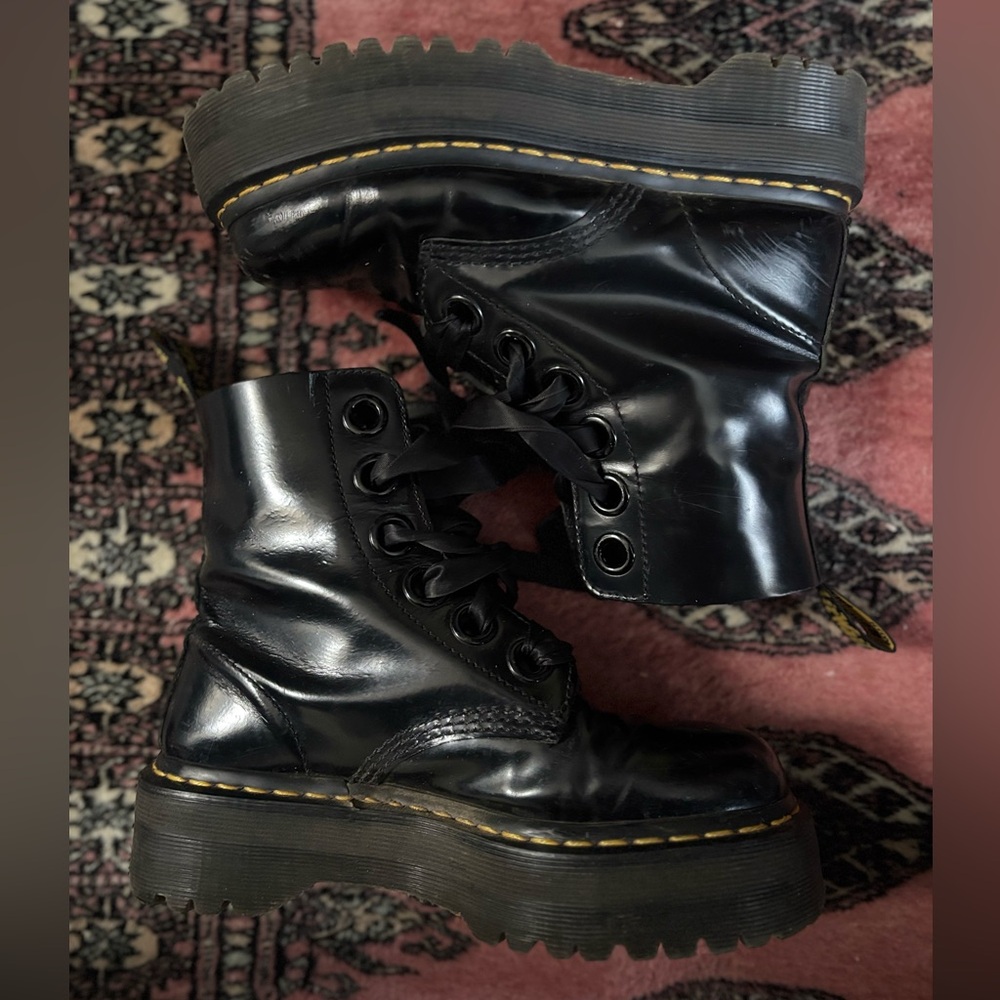Used Dr.Marten MOLLY boots (with silk laces)